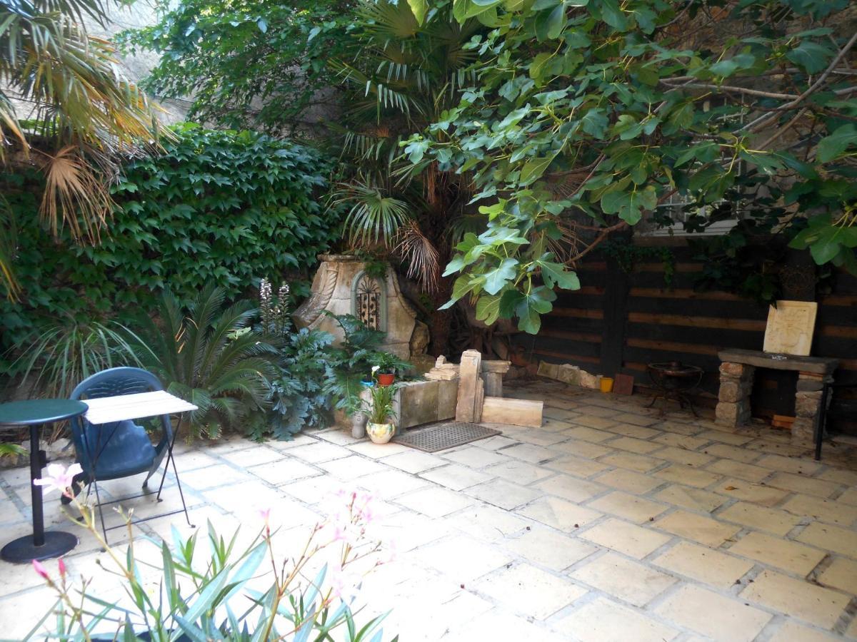 Logis De La Meschaussee, Dans Donjon Du Xie Siecle Canet (Aude) Exterior foto